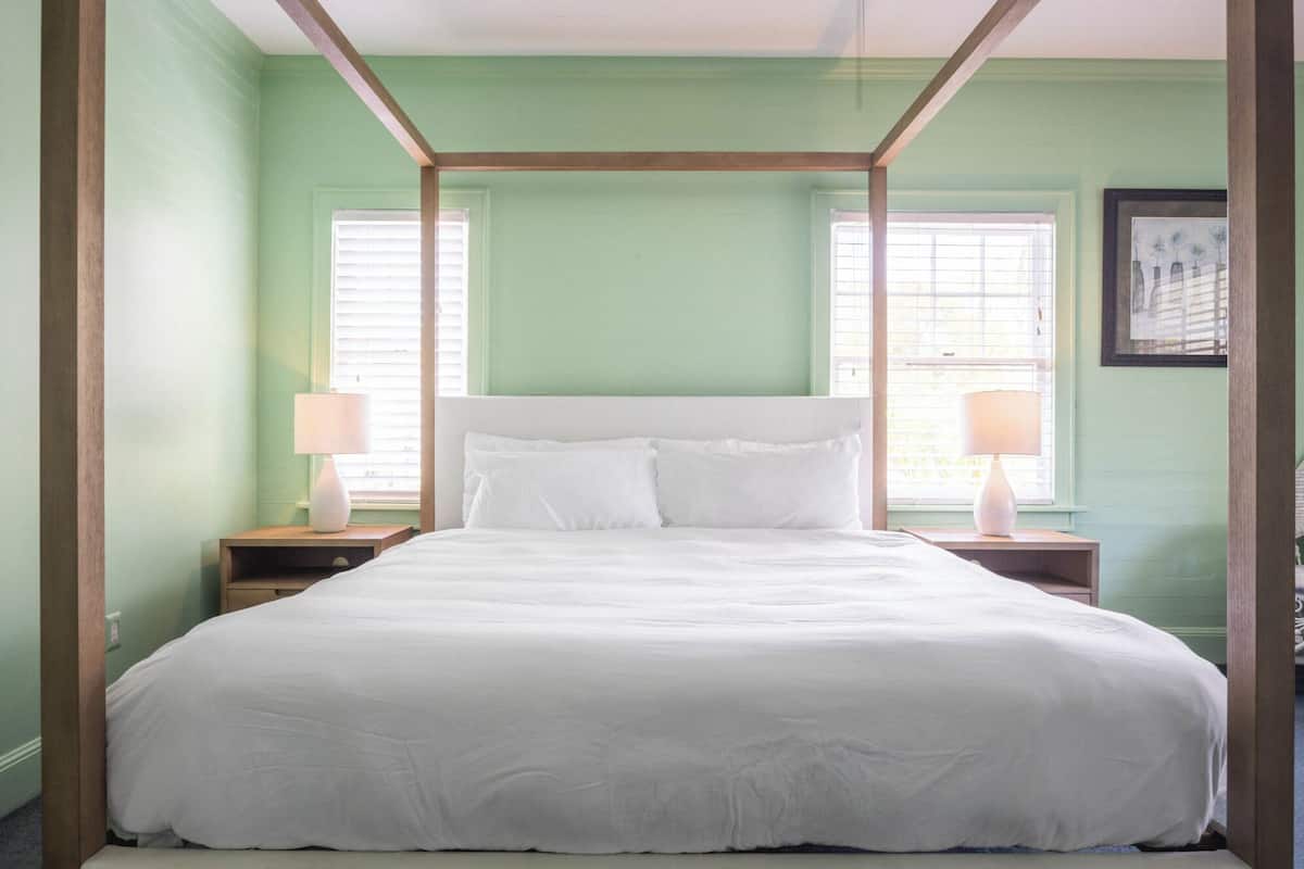 The James Classic | Second Floor King