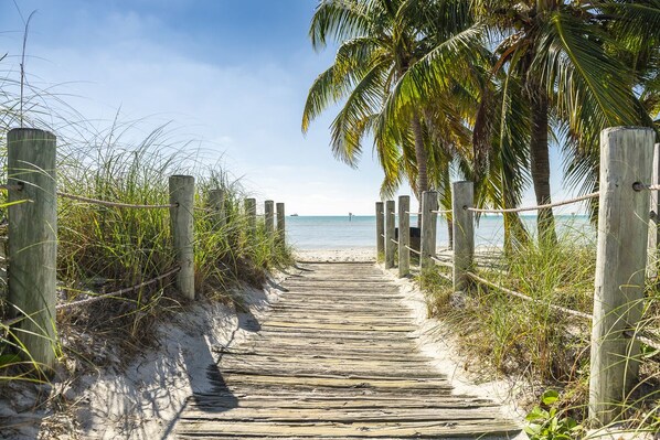 Beach nearby, white sand, beach cabanas, sun loungers - Amsterdam's Curry Mansion Inn (Key West)