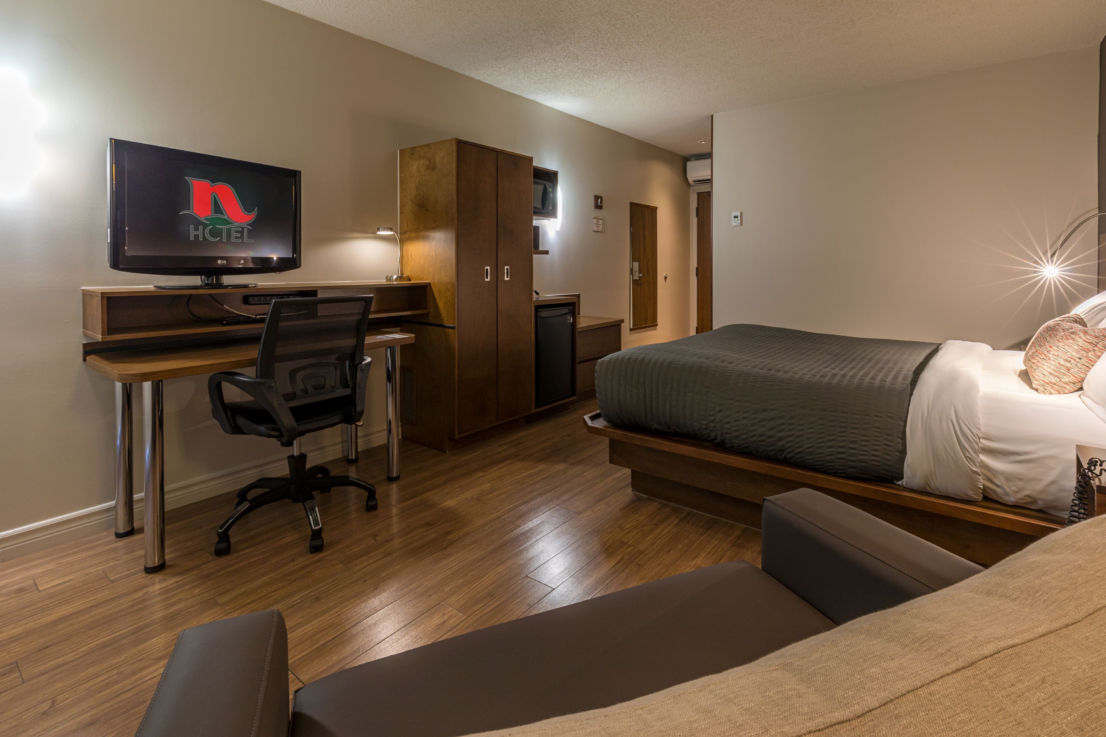 standard room, 1 king bed (n king) | premium bedding, blackout curtains, iron/ironing board, free wifi