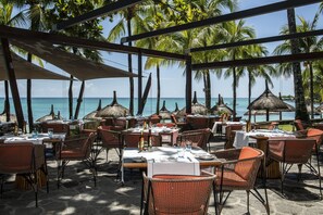 3 restaurantes; se sirve desayuno, almuerzo y cena