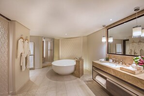 Badewanne und Dusche (separat), Komfortbadewanne