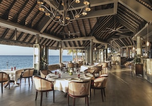 3 restaurants; breakfast, lunch, and dinner served