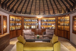 Library - Royal Palm Beachcomber Luxury (Grand-Baie)