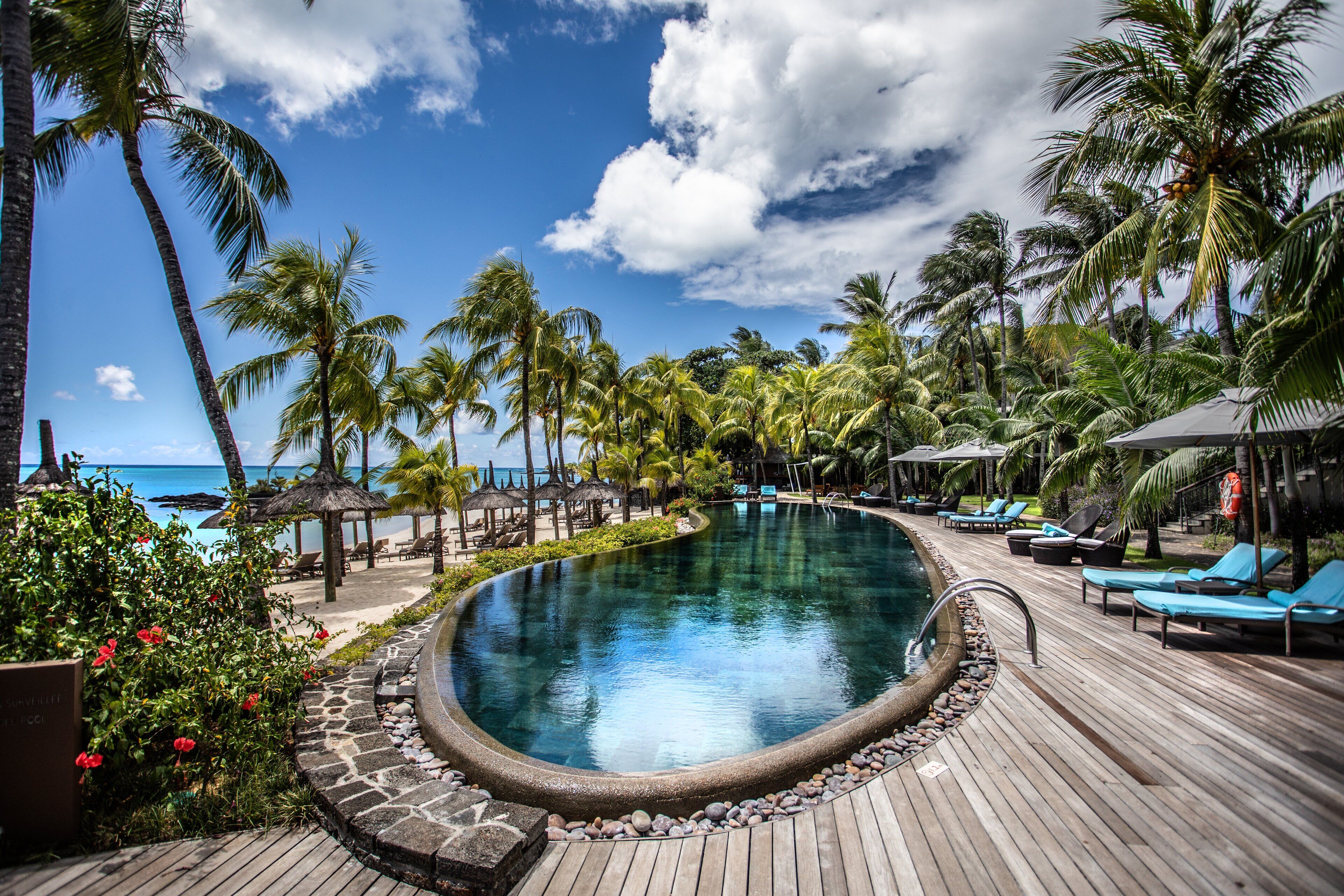 2 piscinas externas, guarda-sóis, espreguiçadeiras
