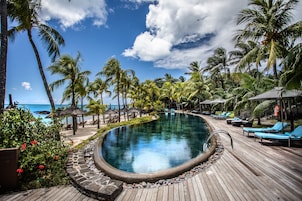 2 piscinas al aire libre, sombrillas, sillones reclinables de piscina