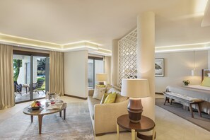 Chambre | Minibar, coffre-fort, décor unique, ameublement unique