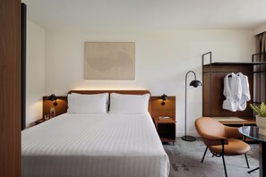 Luxe beddengoed, pillowtop-bedden, een minibar, een kluis op de kamer