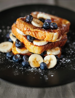 Breakfast, lunch, dinner served; Italian cuisine, garden views