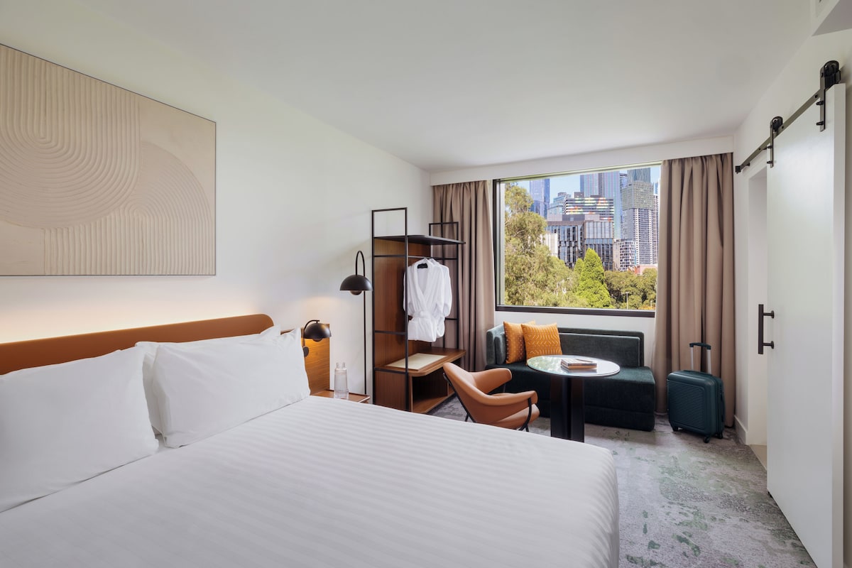 Standard Room, 1 King Bed, City View | City view