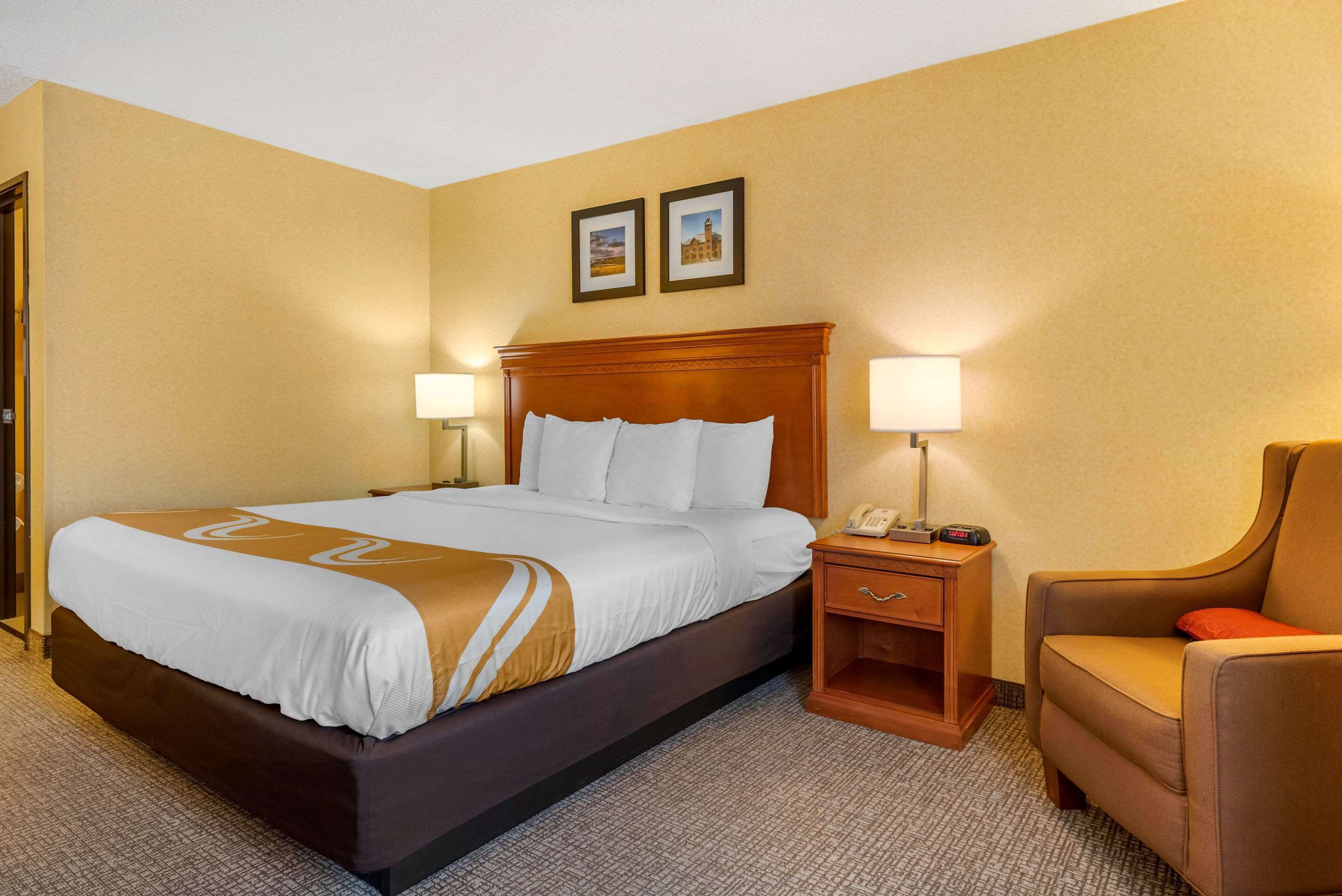 standard room, 1 king bed, non smoking | desk, blackout curtains, iron/ironing board, free wifi