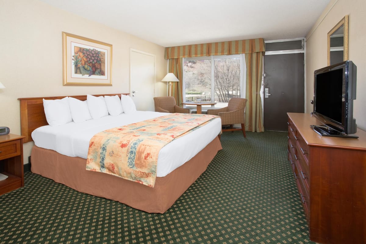 In-room safe, desk, soundproofing, iron/ironing board