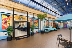 2 restaurants servant le petit déjeuner, spécialités Cuisine américaine