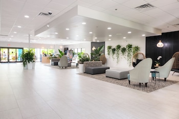 Sitting area in hotel lobby at CoCo Key Hotel and Water Resort 