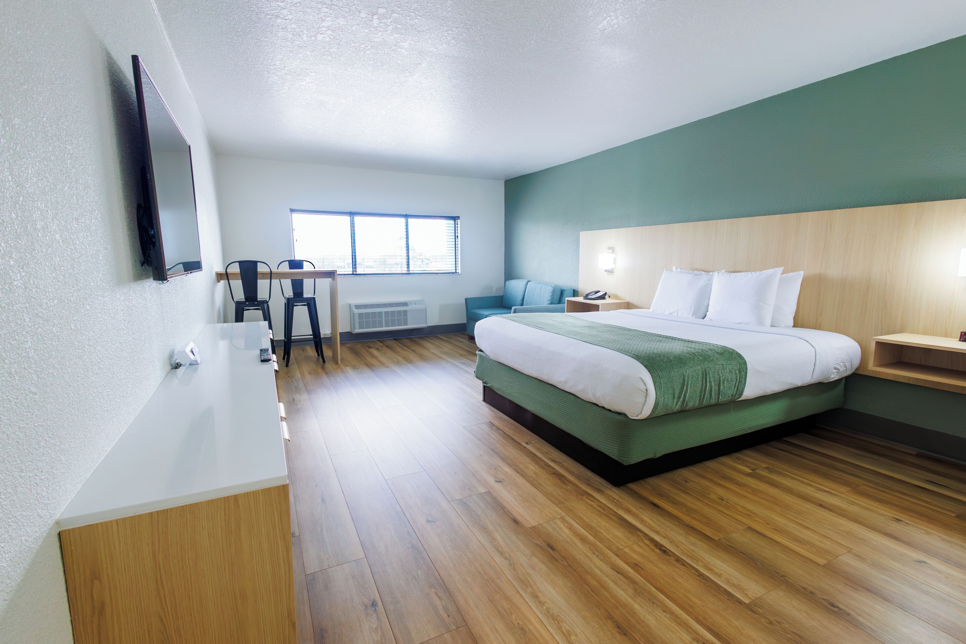 In-room safe, iron/ironing board, bed sheets