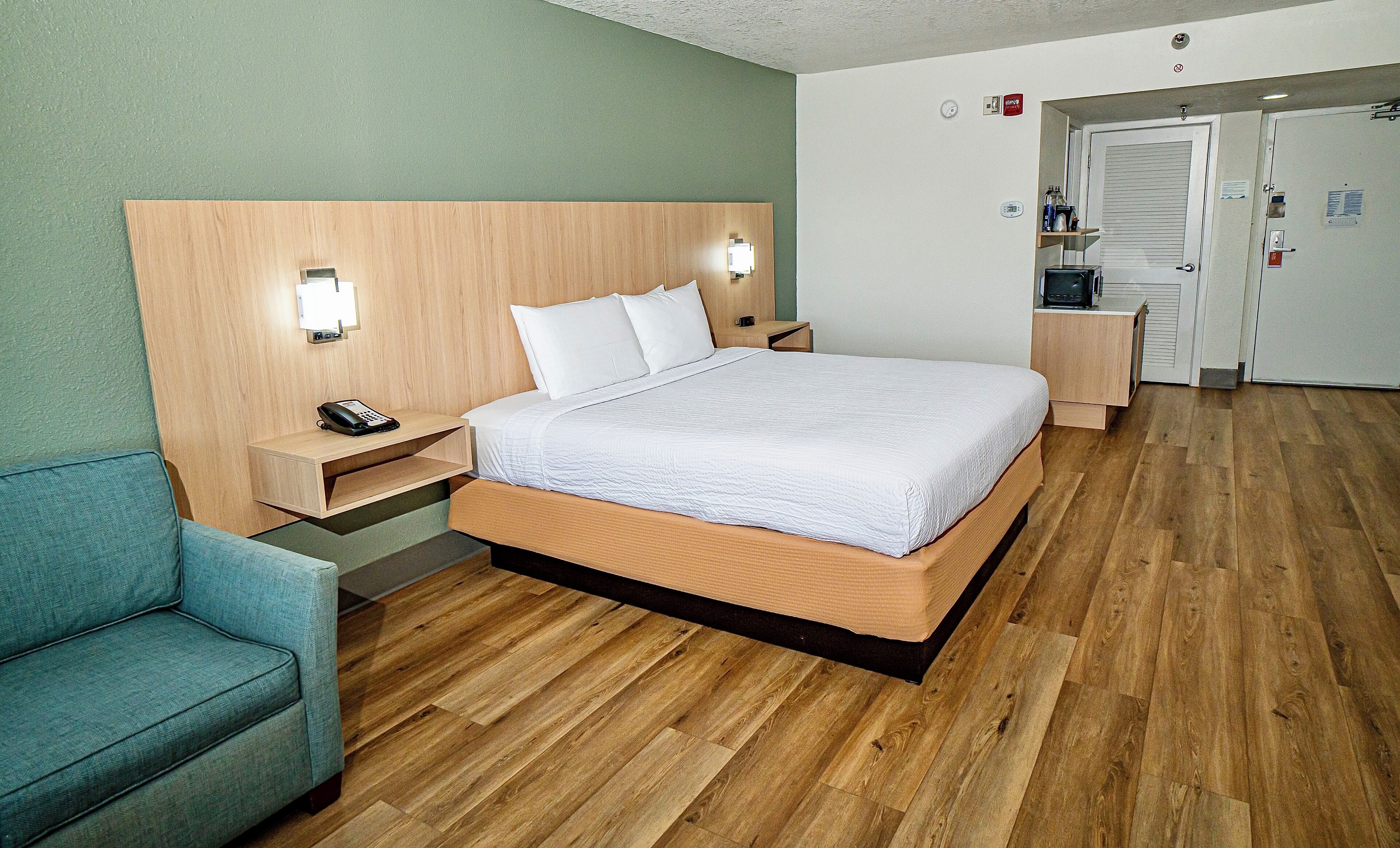 Zimmersafe, Bügeleisen/Bügelbrett, Bettwäsche