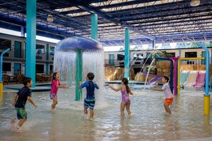 3 outdoor pools, cabanas (surcharge), pool umbrellas - Coco Key Hotel & Water Park Resort (Orlando)