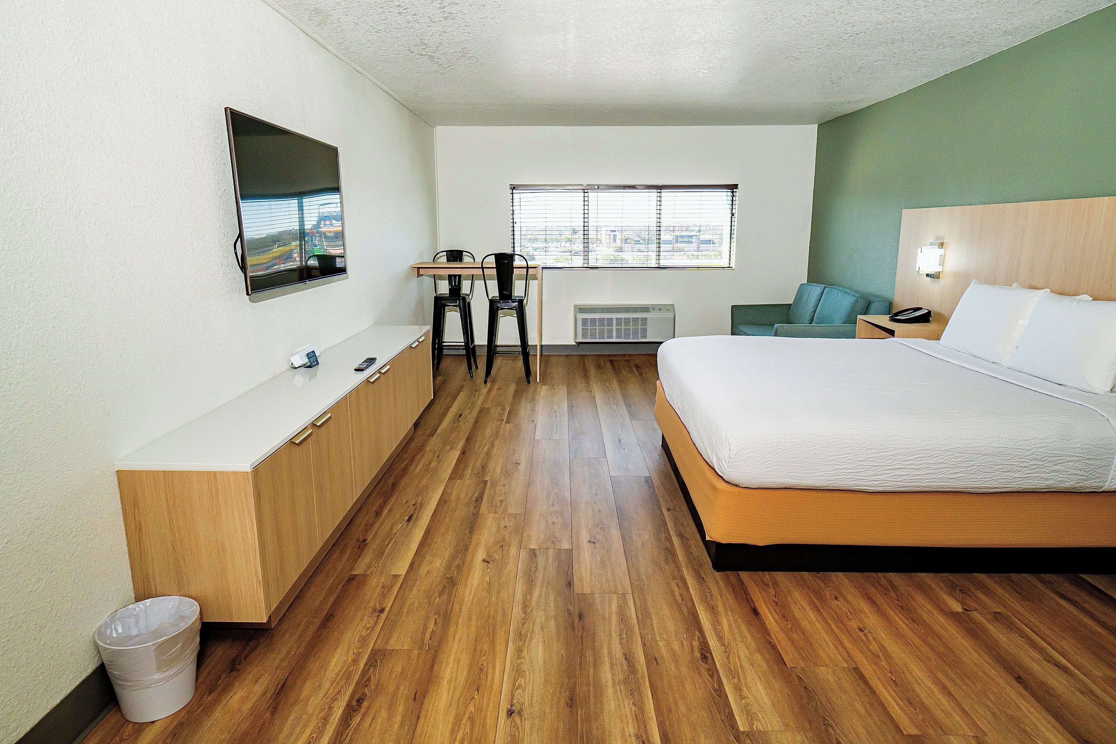 Zimmersafe, Bügeleisen/Bügelbrett, Bettwäsche