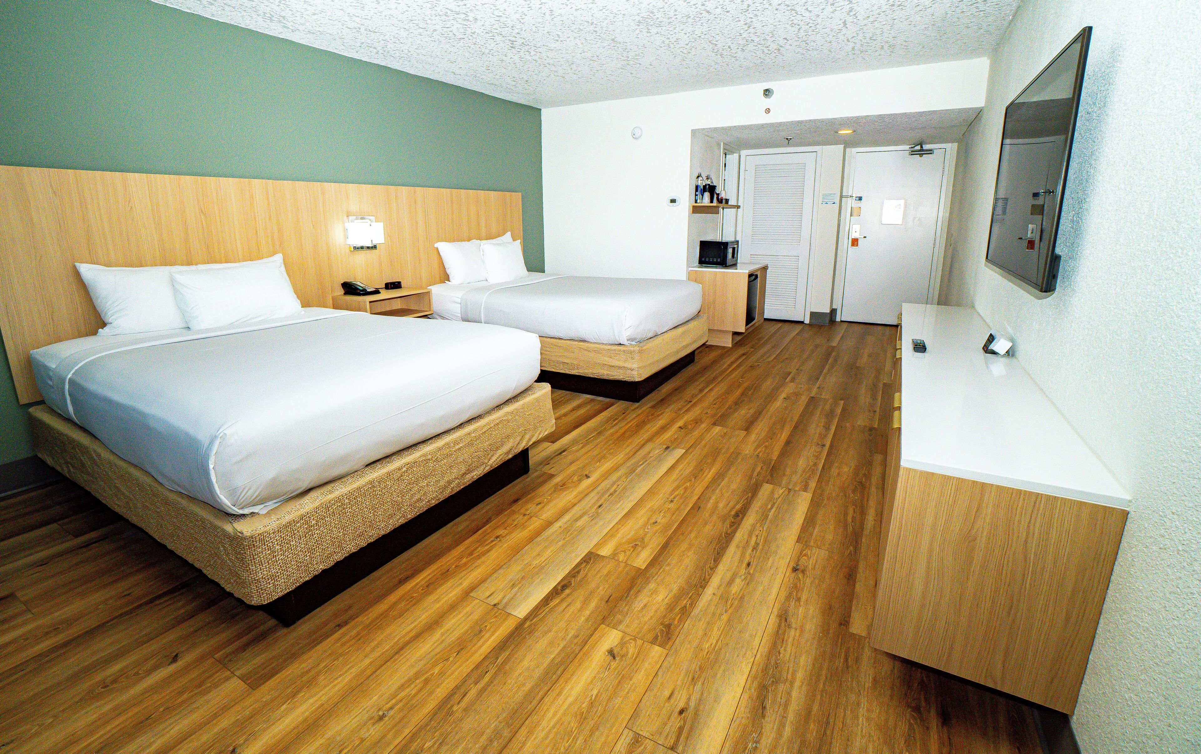 Two Beds Tower | In-room safe, iron/ironing board, bed sheets