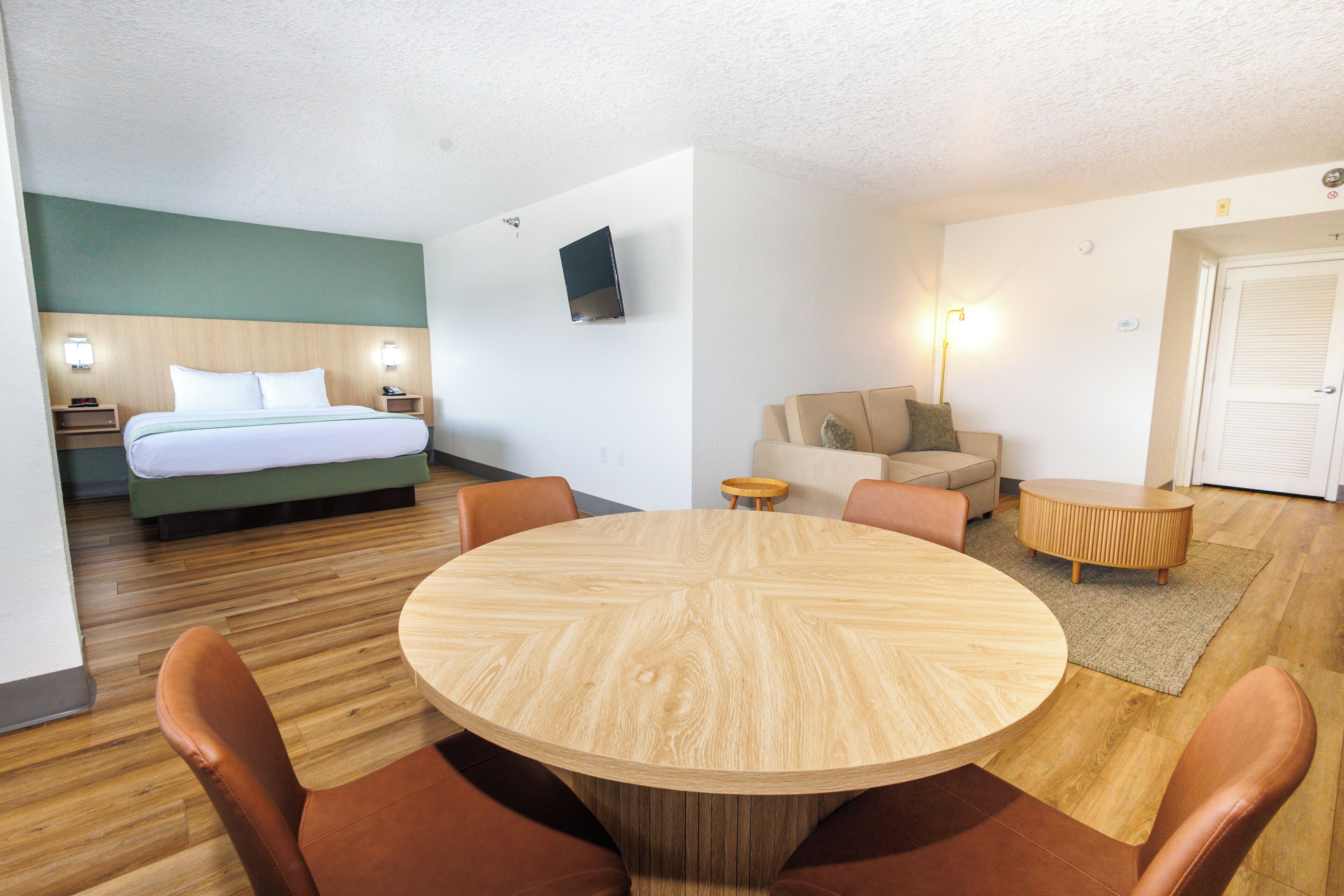 Tower Studio Suite (Newly Renovated) | In-room safe, iron/ironing board, bed sheets