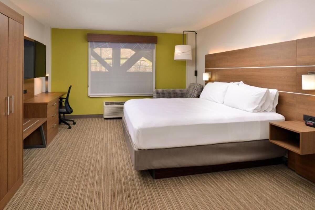 In-room safe, desk, iron/ironing board, free cots/infant beds