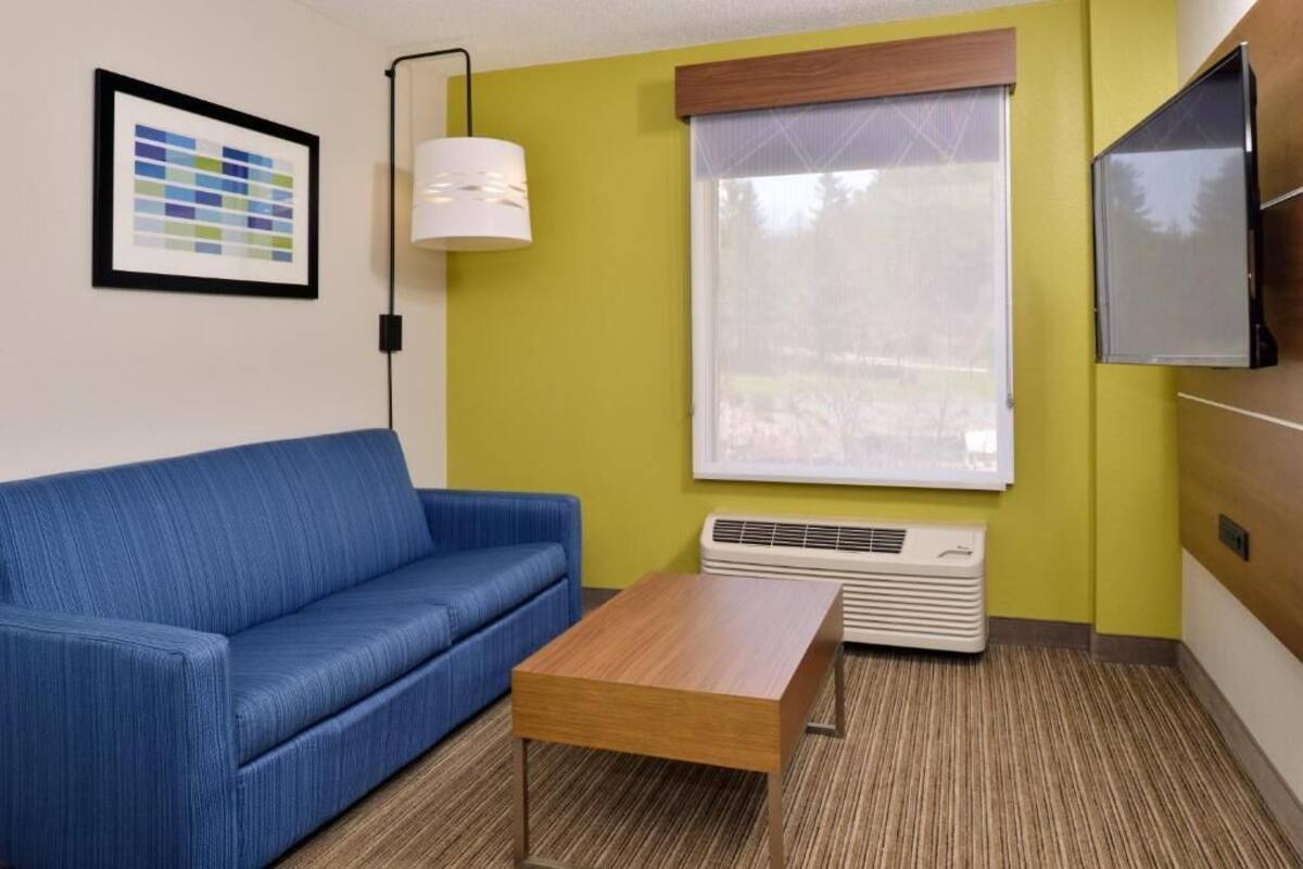In-room safe, desk, iron/ironing board, free cots/infant beds