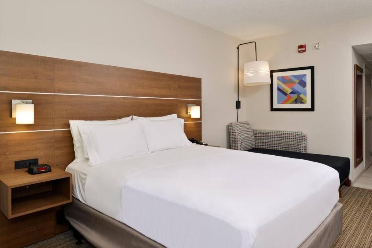 In-room safe, desk, iron/ironing board, free cots/infant beds