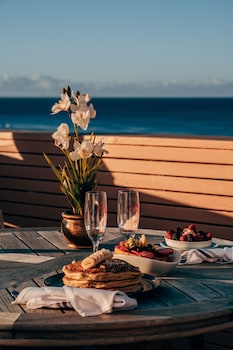 Sundeck at Queen Kapiolani Hotel