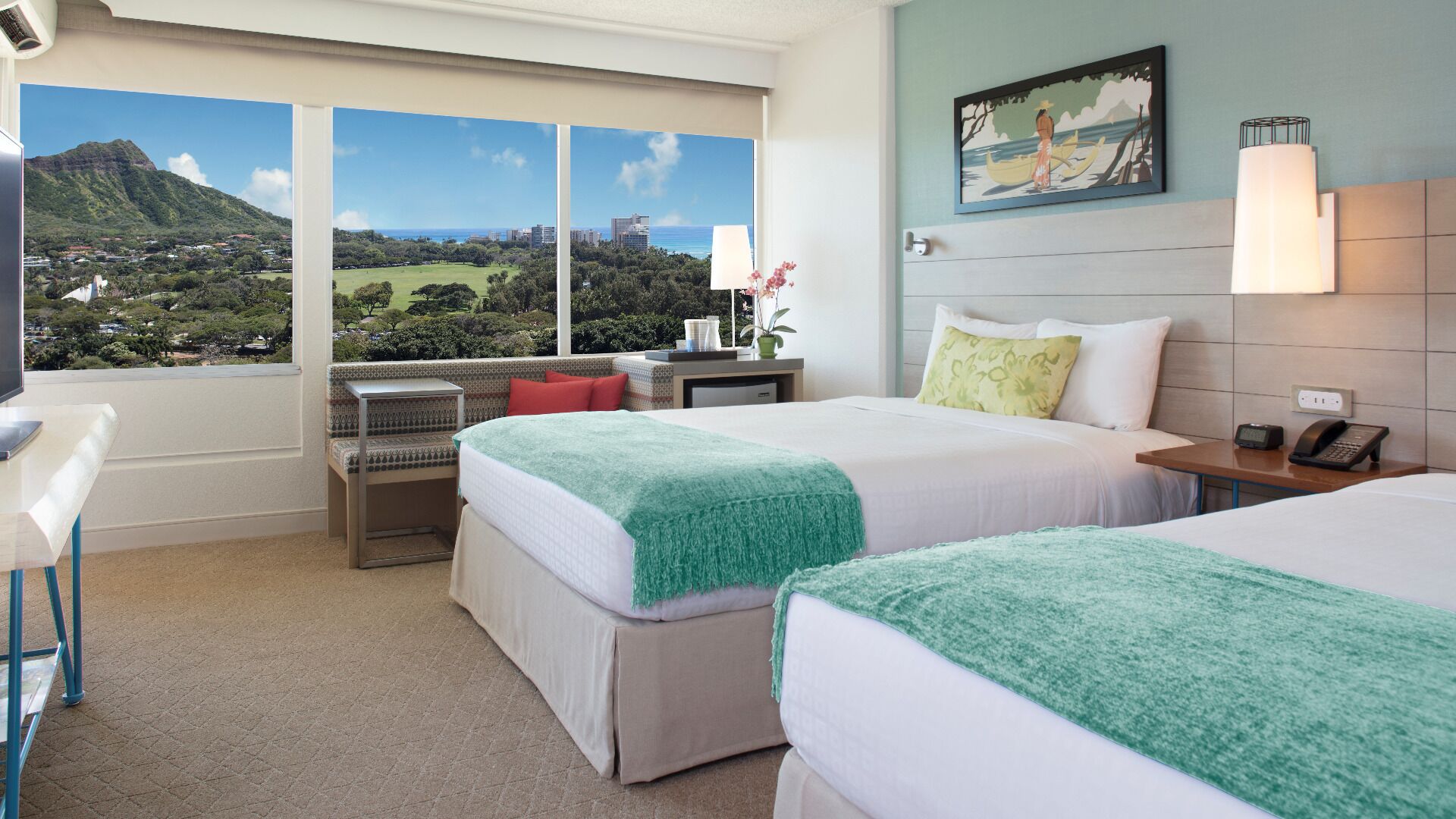 Room, 2 Katil Ratu (Queen), Balcony (Diamond Head View) | Peralatan tempat tidur hipoalergenik, peti besi dalam bilik 