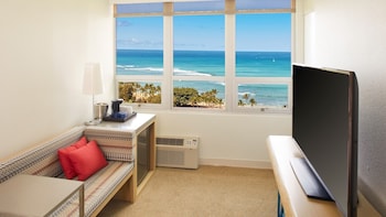 Studio, Mobility Accessible, Ocean View | Hypo-allergenic bedding, in-room safe, blackout drapes at Queen Kapiolani Hotel