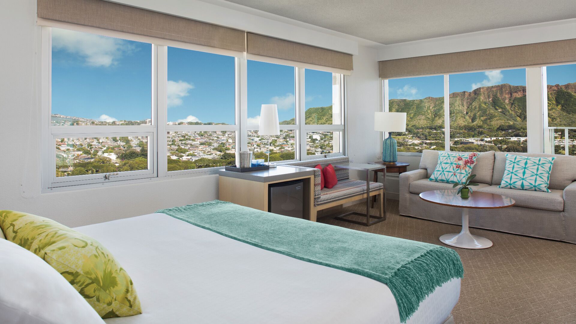 Room, 1 Katil Raja (King), Balcony (Diamond Head View) | Peralatan tempat tidur hipoalergenik, peti besi dalam bilik 