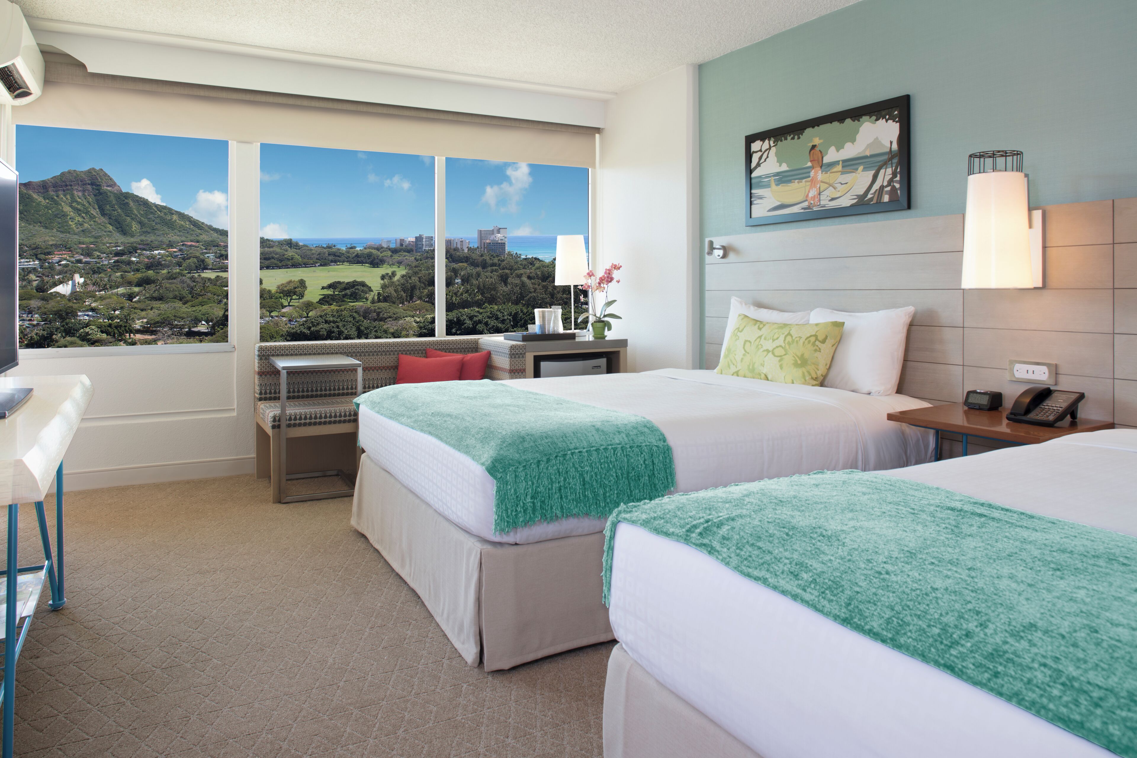 Room, Mobility Accessible, Balcony (Diamond Head View) | Hypo-allergenic bedding, in-room safe, blackout drapes