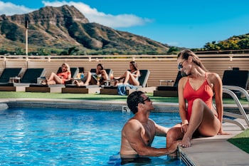 Pool (outdoor) at Queen Kapiolani Hotel