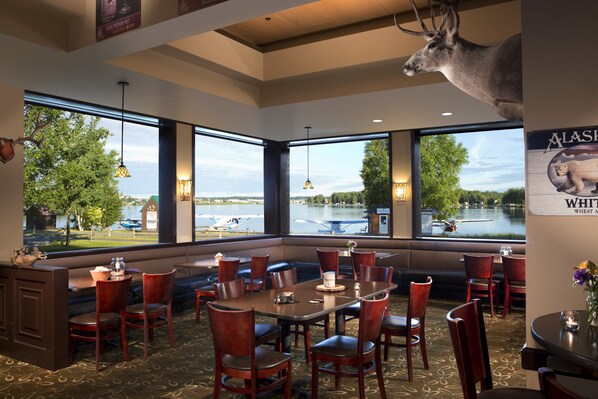 2 restaurants, lunch served - The Lakefront Anchorage (Anchorage)