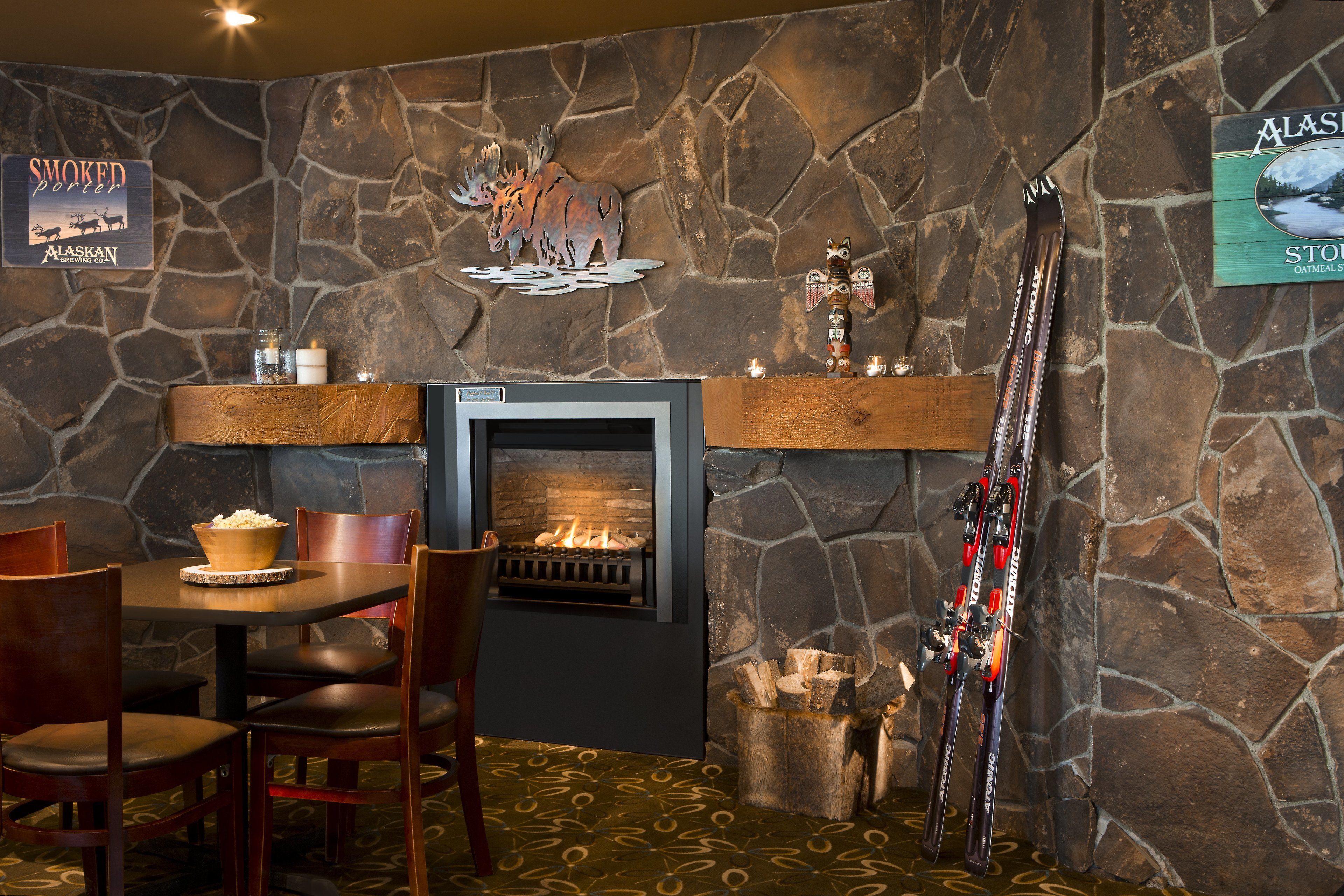 2 restaurants, lunch served