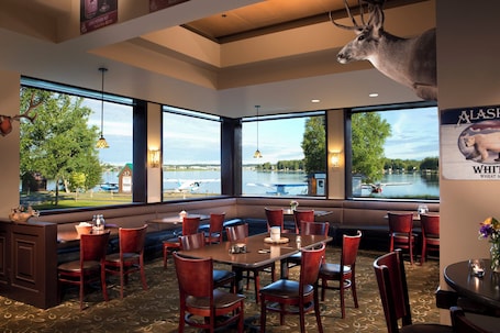 2 restaurants, lunch served. The Lakefront Anchorage