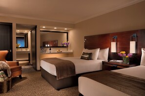 Chambre Deluxe, 2 grands lits | Literie hypoallergénique, coffre-fort, bureau