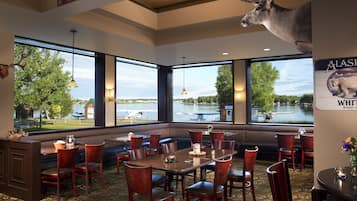 Serves lunch and dinner