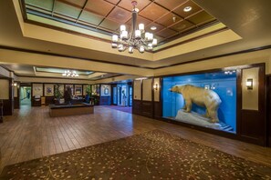 Serves lunch and dinner - The Lakefront Anchorage (Anchorage)