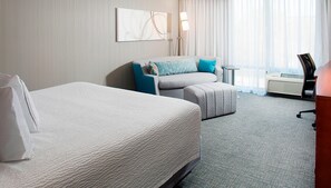 Desk, blackout drapes, iron/ironing board, free cribs/infant beds - Courtyard By Marriott Ann Arbor (Ann Arbor)