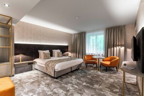Junior Double Room | Minibar, in-room safe, desk, soundproofing