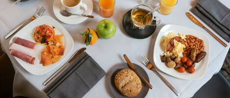 Dagelijks ontbijtbuffet (EUR 22 per persoon)