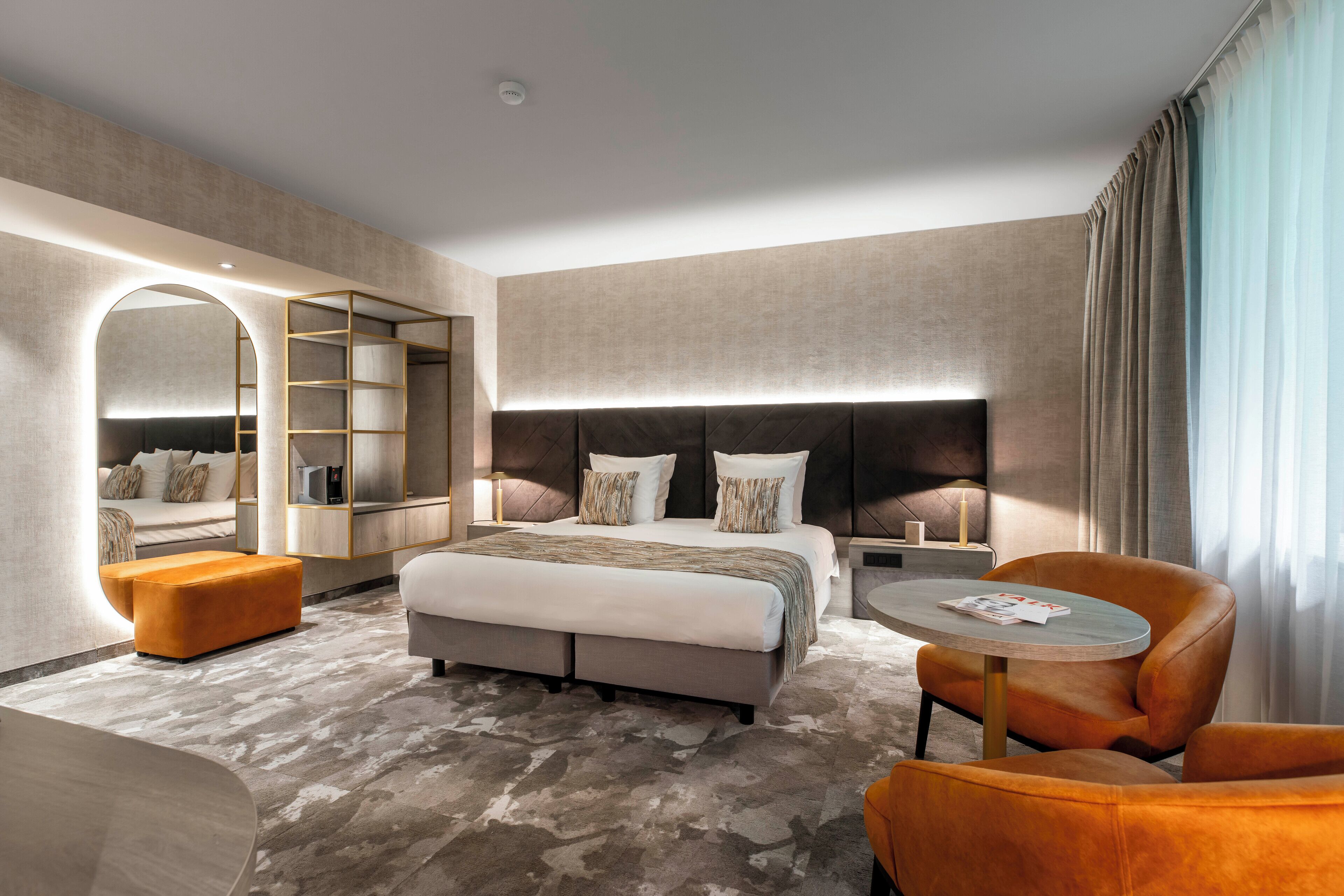 Minibar, coffres-forts dans les chambres, bureau, chambres insonorisées