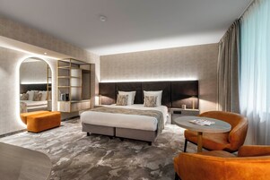Habitación junior doble | Minibar, caja fuerte, escritorio y sistema de insonorización