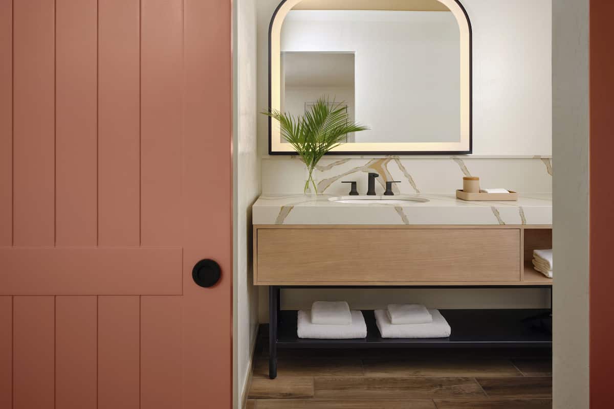 Articles de toilette gratuits, sĂšche-cheveux, peignoirs