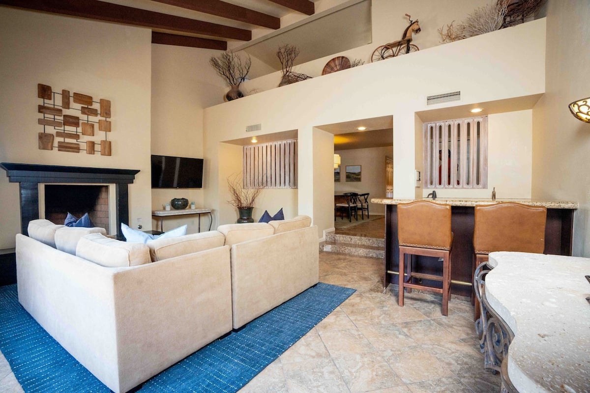 Habitación (Mccormick Residence) | Ropa de cama hipoalergénica y caja de seguridad en la habitación