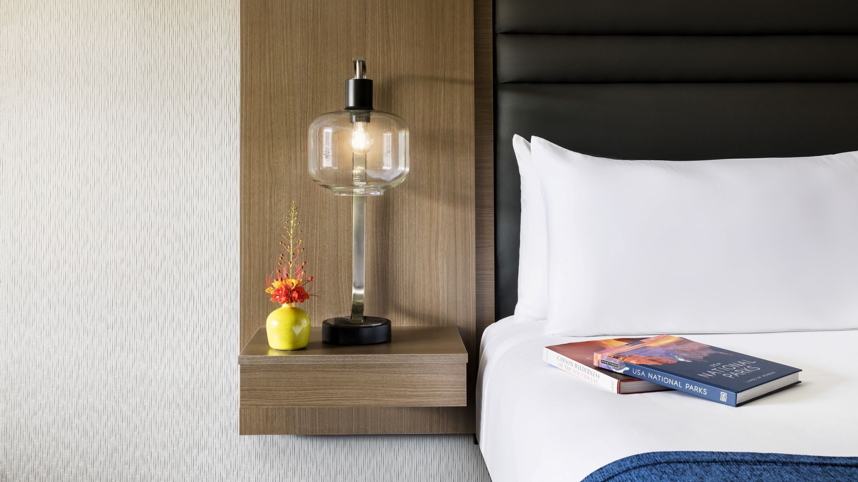 Zimmer (Essential) | Allergikerbettwaren, Zimmersafe, Schreibtisch