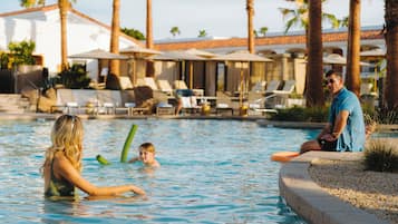 6 piscine all'aperto, una piscina riscaldata, cabanas (a pagamento)