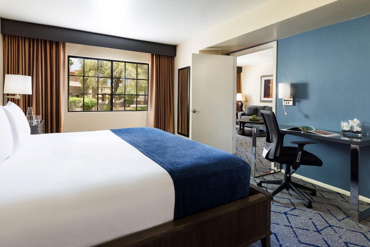 Hypo-allergenic bedding, in-room safe, desk, laptop workspace