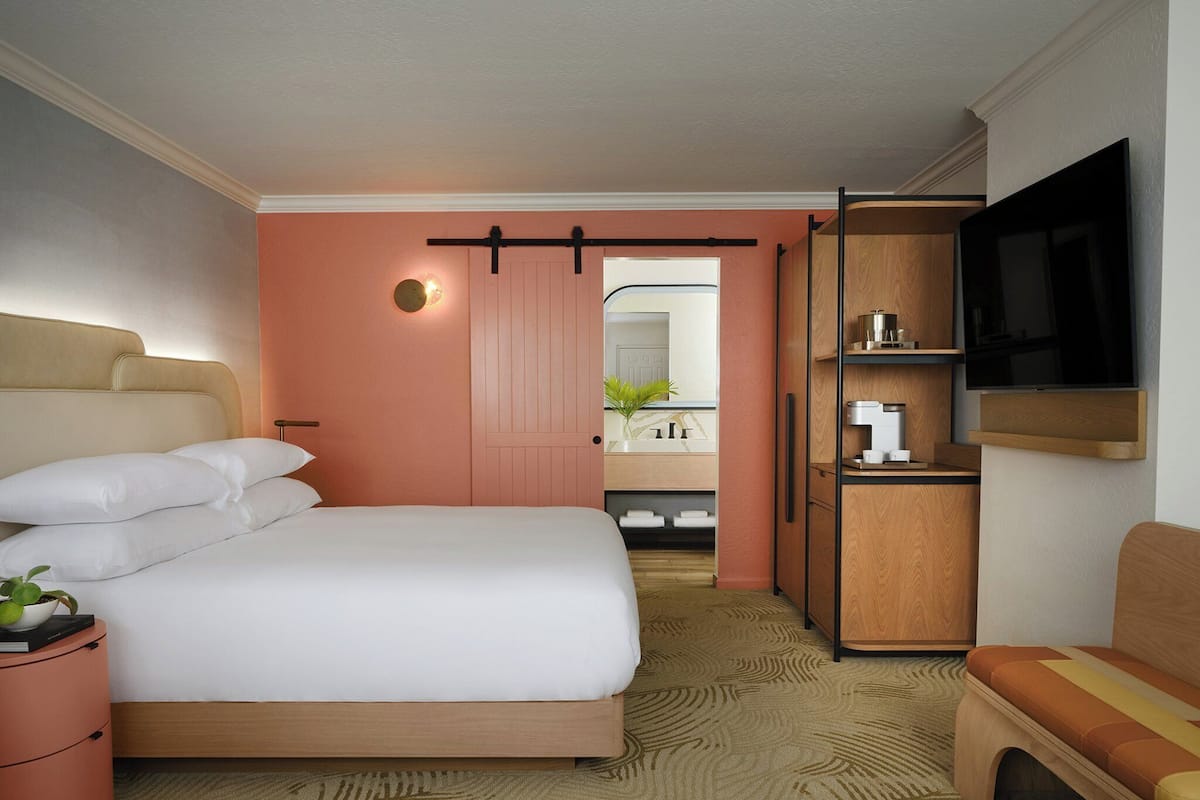 Literie hypoallergénique, coffres-forts dans les chambres, bureau