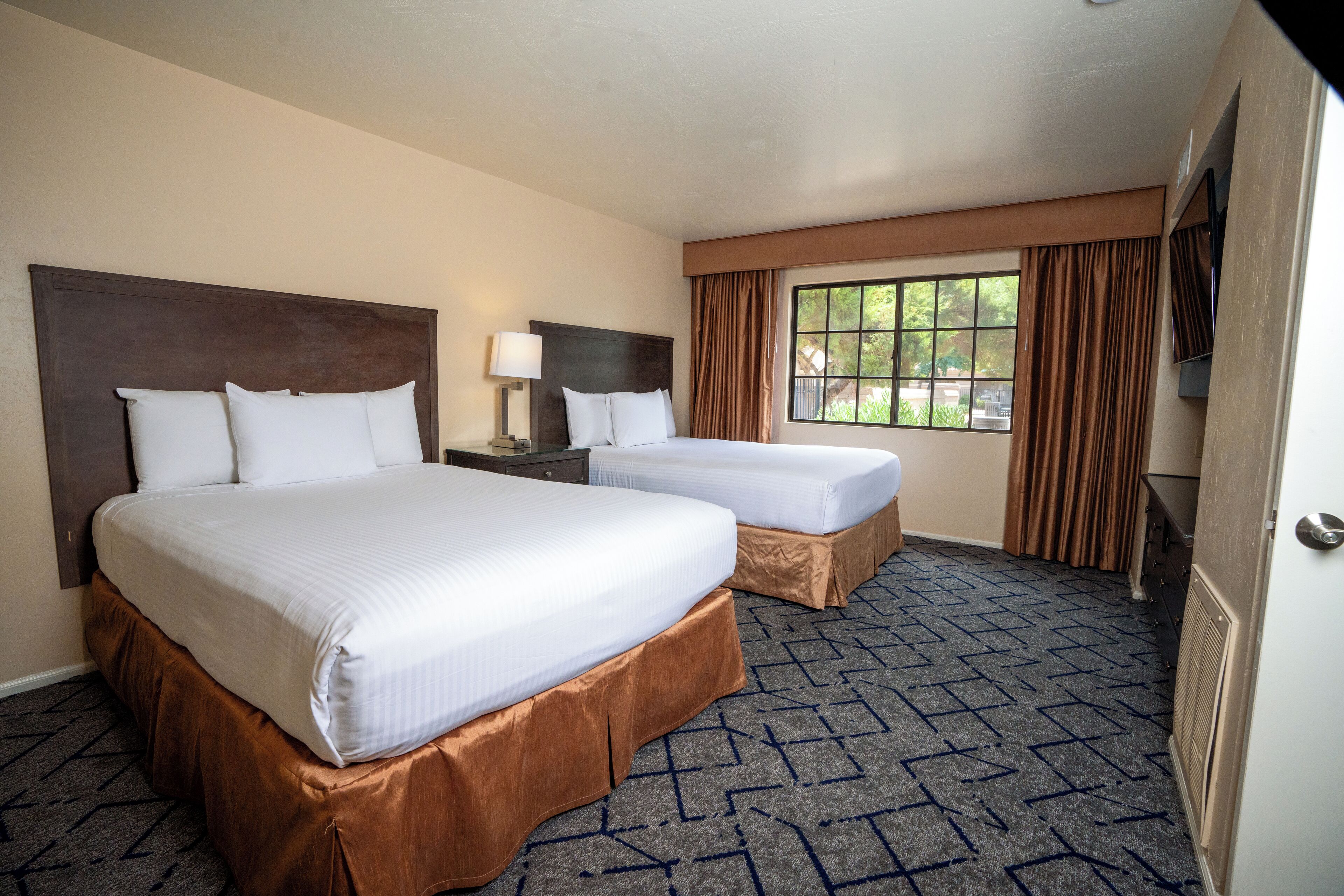 Hypo-allergenic bedding, in-room safe, desk, laptop workspace